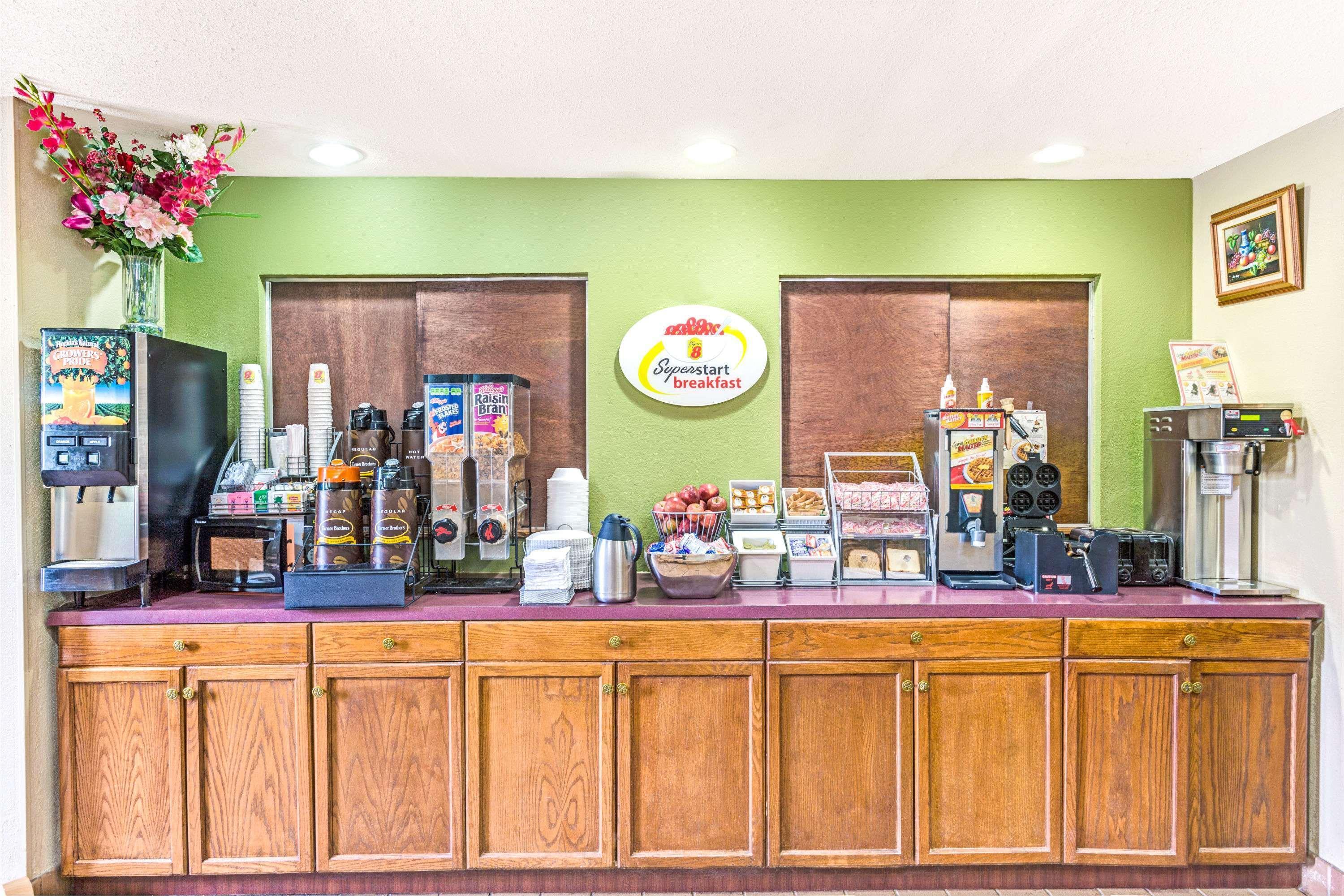 Super 8 By Wyndham Dawsonville Buitenkant foto
